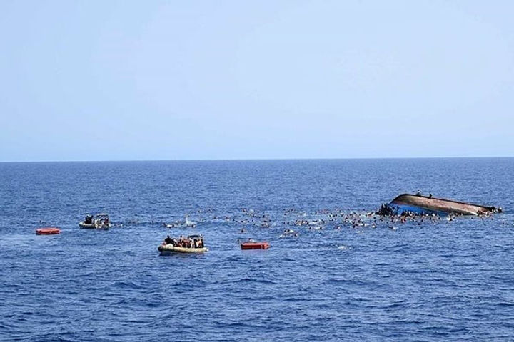 Boat capsizes in river in Nigeria 26 people died