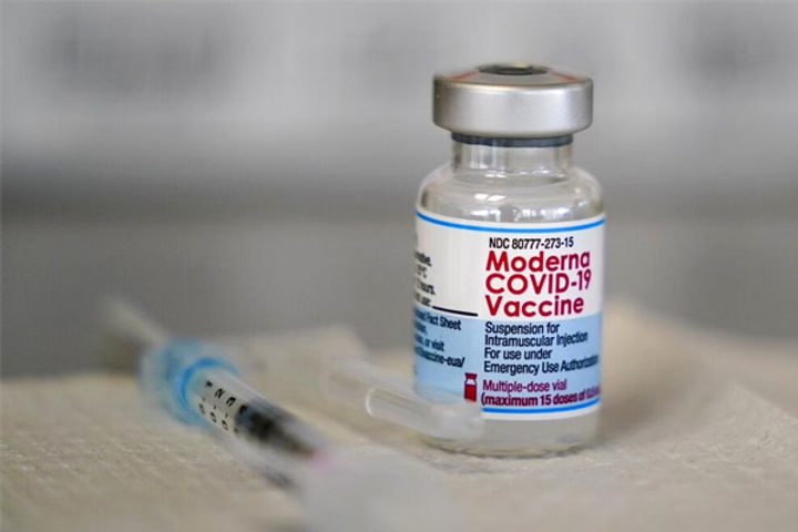 britain approves moderna spikevax vaccine