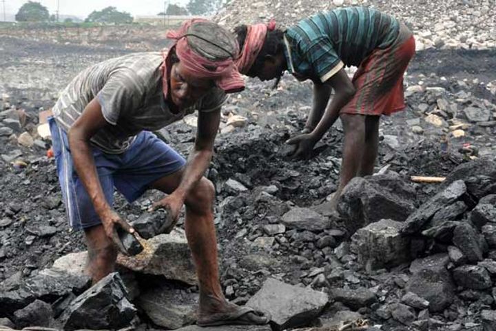 During illegal coal mining in Dhanbad, land submerged, more than 12 buried