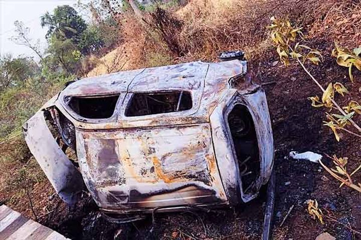 Fire In Car After Accident In Rajnandgaon