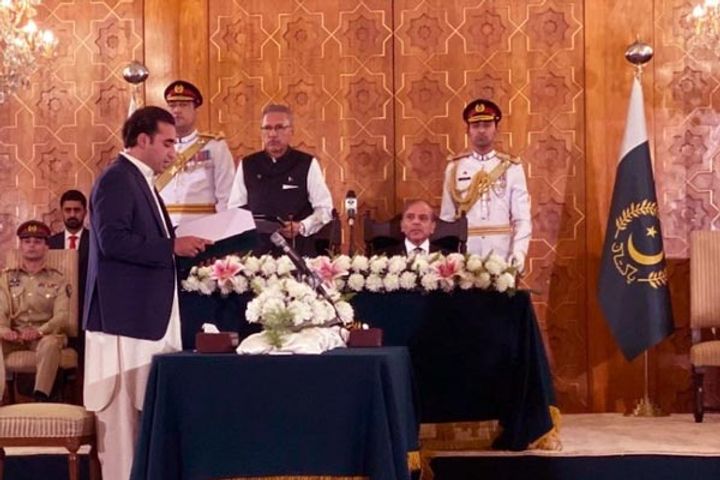 bilawal bhutto zardari takes oath as foreign minister of pakistan