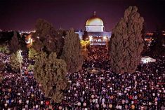 israeli police clash with palestinians who pelted stones at mosque 42 injured