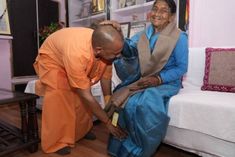 CM Yogi reached ancestral village Panchur, took blessings after touching mother's feet after 5 y
