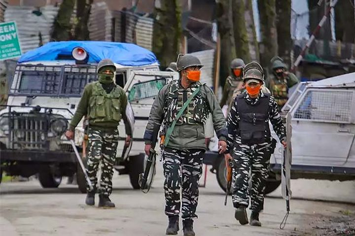 Terrorists helpers arrested in Baramulla