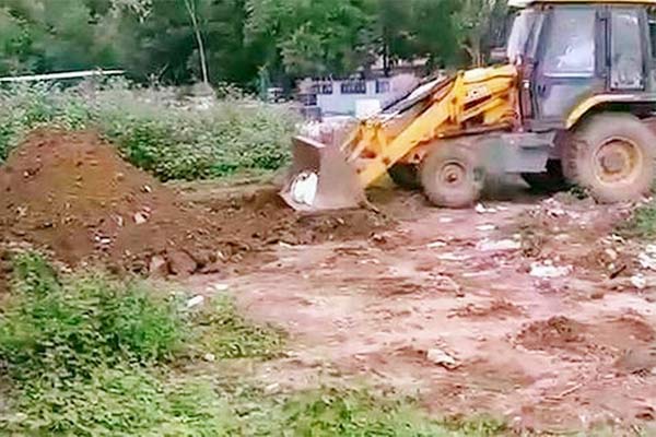 Bulldozers run on illegal construction