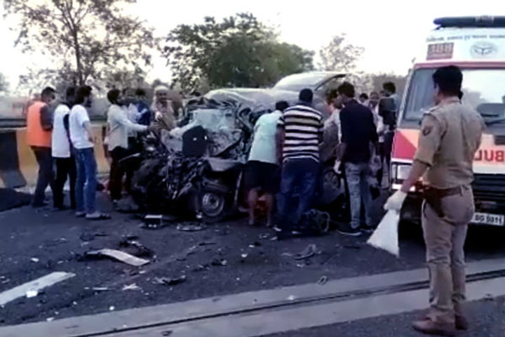 horrific accident on mathura yamuna expressway