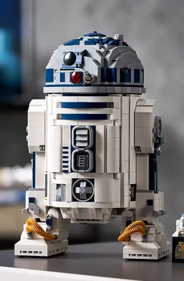 r2d2, mechanical, language, english, jerk, beeps, whistles