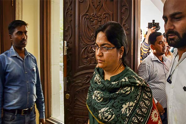 ED raids 6 places in Ranchi in Pooja Singhal money laundering case