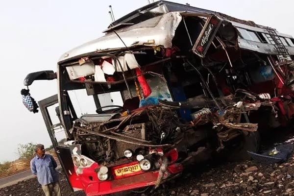 Bus hit by trailer on Kota Baran National Highway 5 killed
