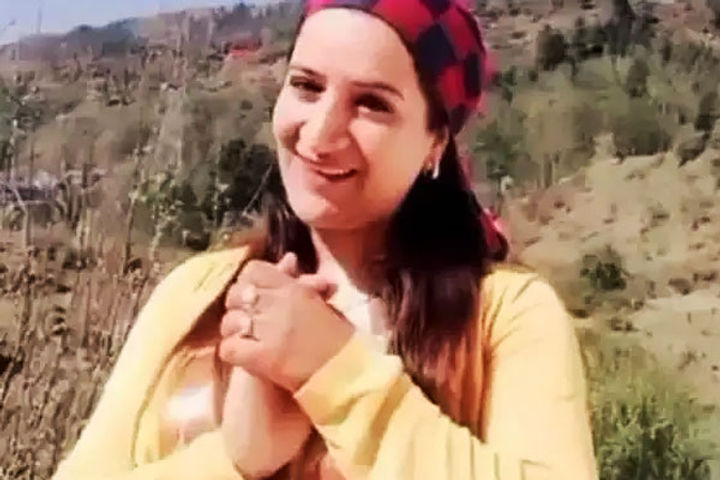 terrorists killed tv actress amrin bhat in the valley nephew also injured in firing terrorists killed tv actress amrin bhat in the valley nephew also injured in firing