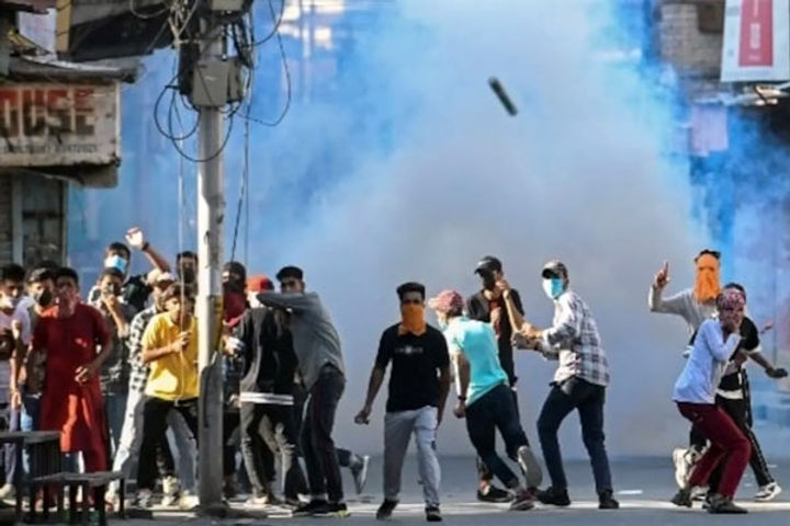 stones were pelted outside yasins house