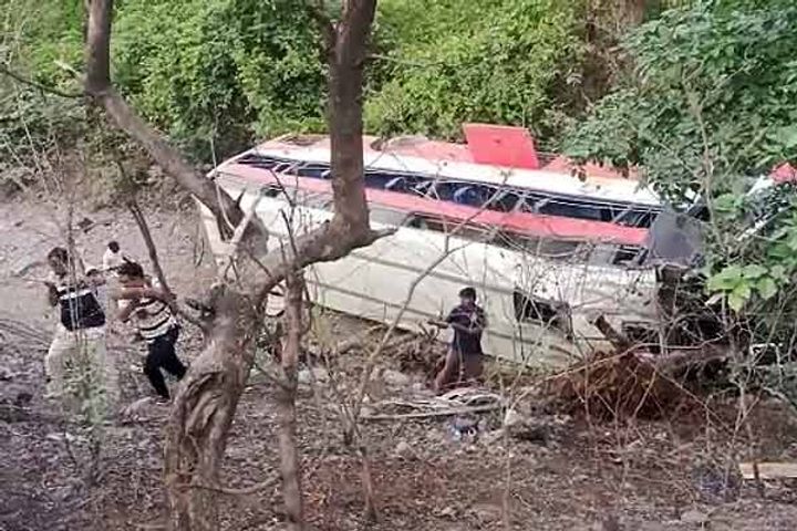 road accident in palghar road accident in palghar