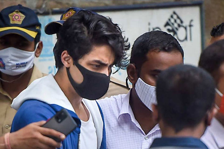 aryan khan gets clean chit in drugs case ncb files chargesheet