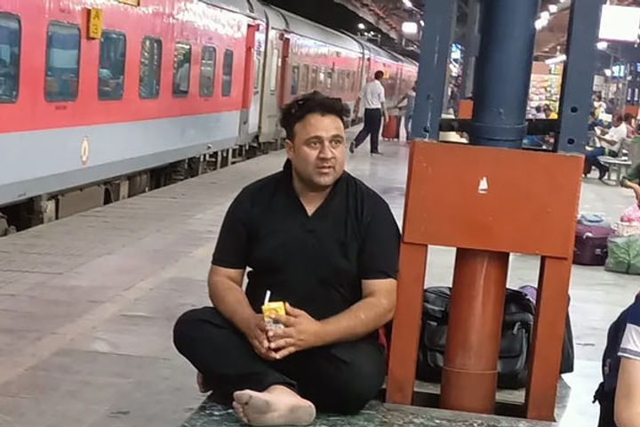 Kashmiri debater Waqar Bhatti arrested for making objectionable tweets on Shivling Kashmiri debater Waqar Bhatti arrested for making objectionable tweets on Shivling
