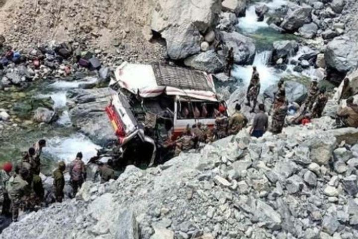 seven soldiers killed in a road accident in ladakh 19 injured
