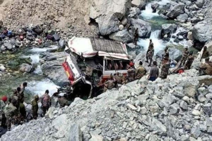 seven soldiers killed in a road accident in ladakh 19 injured seven soldiers killed in a road accident in ladakh 19 injured