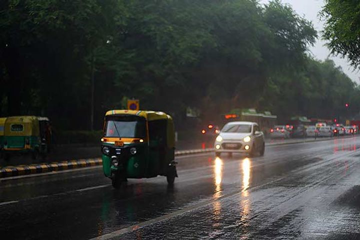 rain and storm disrupted life in delhi
