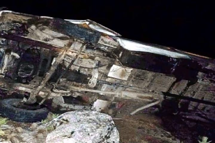 tempo traveler fell in 100 meters deep gorge 2 lost life 13 injured