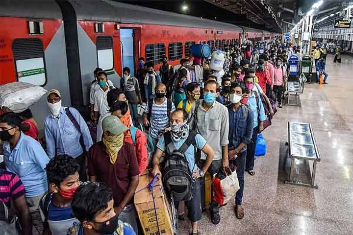 Indian Railway RPF Arrested More Than Seven Thousand People For Traveling In Women Coaches