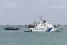 wanted to smuggle drugs but on seeing the ats two bags full of drugs were thrown in the sea