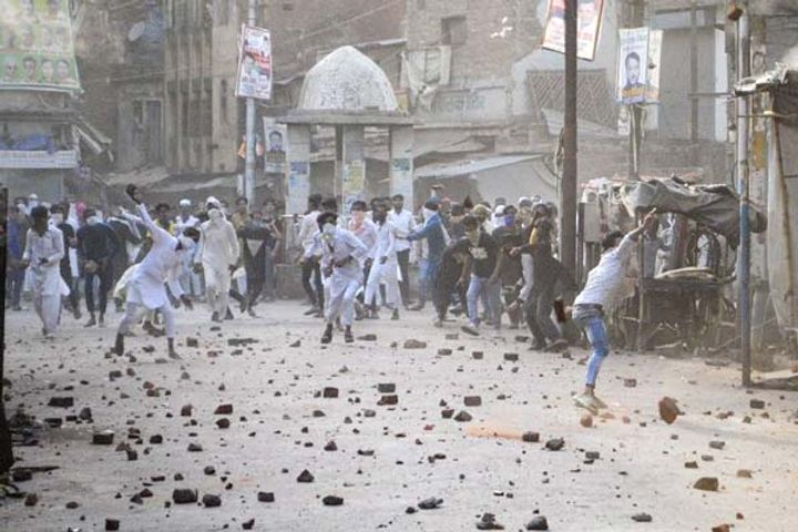 clash between minority community and police in kanpur after friday prayers cm yogis instructions for