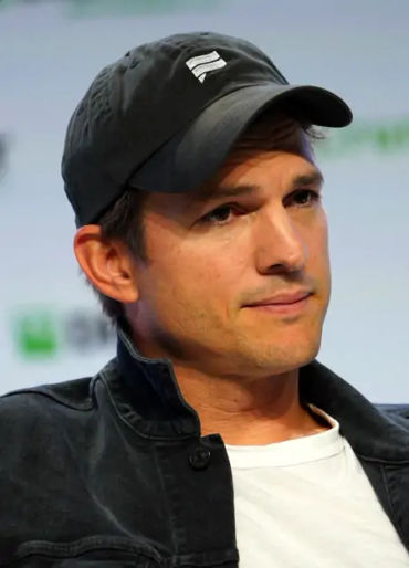 ashton, kutcher, syndactyly, webbed, toes, actor, british