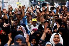 Karachi police arrested 28 people protesting for missing students