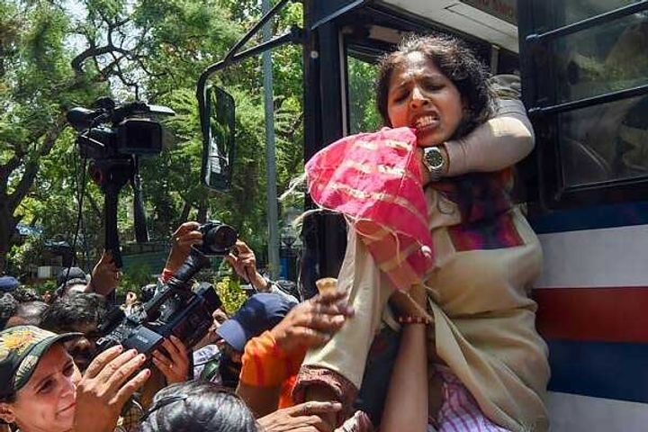 delhi police tore my clothes a big allegation of congress woman mp