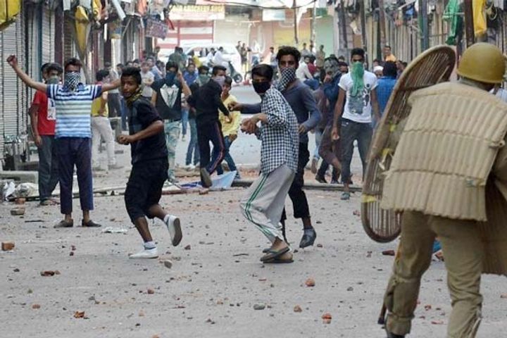 increased security anti riot equipment and 5000 jawans with water cannons deployed in jharkhand