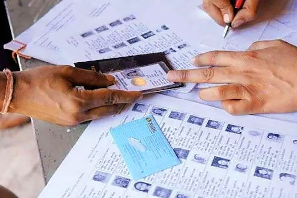 government issued notification to link aadhaar with voter list
