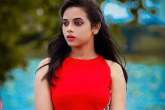 Oriya actress Rashmirekha Ojha commits suicide by hanging from the fan