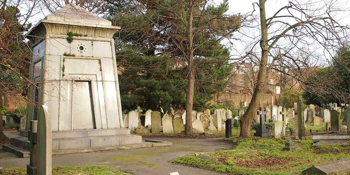 London, cemetery, tomb, machine , teleportation, hannah courtoy, brompton, stephen coates