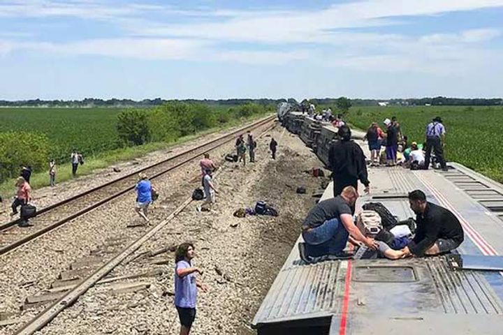 major train accident in america 2 killed 50 injured
