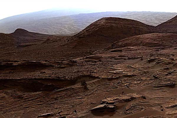nasas curiosity rover sees dry clay mounds and flaky stones on mars