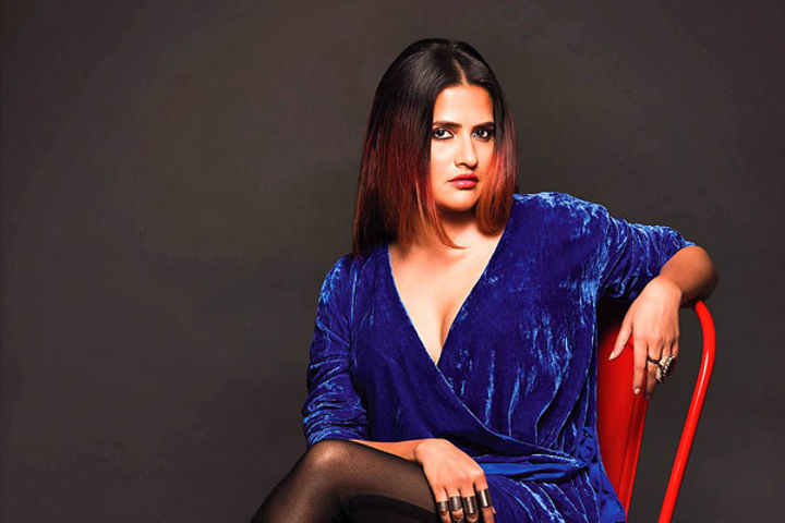 sona mohapatra get furious on bollywood actors who are not fluent in hindi sona mohapatra get furious on bollywood actors who are not fluent in hindi