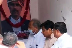 cm gehlot met kanhaiya lals family handed over a check of 51 lakhs