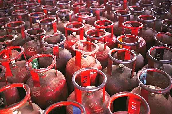 The price of commercial cylinder in Delhi has been reduced by Rs 198