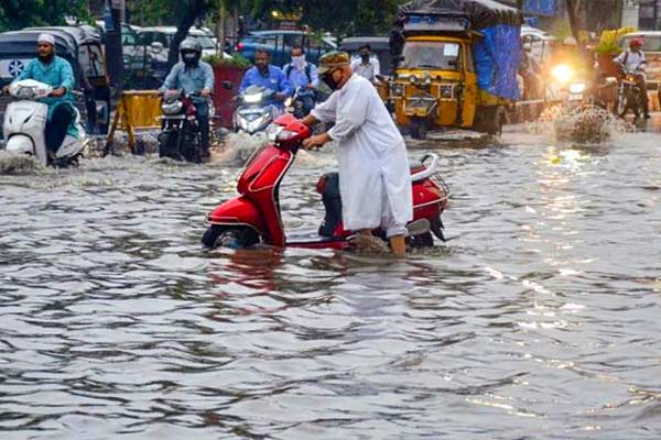 bhopal subdued by heavy rains water filled in lower settlements