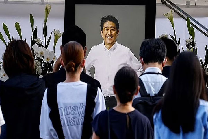 Japan Bids Farewell to Former PM at Zojoji Buddhist Temple in Tokyo