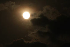 tonight will be the sight of the supermoon the moon will be closest to the earth