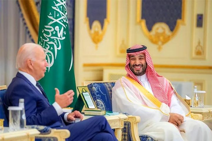 joe biden arrives in saudi arabia meets with prince mohammed bin salman