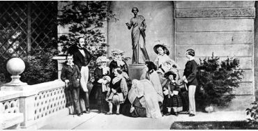 queen victoria, queen victoria family tree, who succeeded queen victoria, where is queen victoria bu