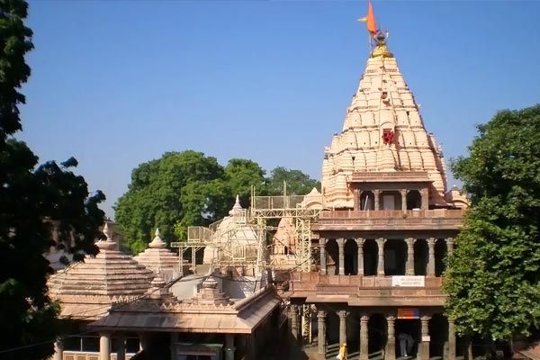 fire breaks out in ujjains mahakaleshwar temple 