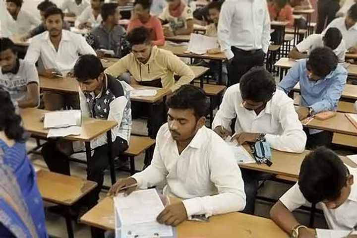 23 arrested during the main examination of lekhpal recruitment in up accused were copying by using b
