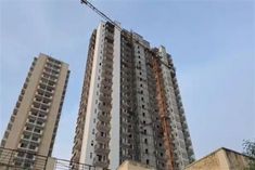 4 laborers killed one injured after slipping from 17th floor in gurugram