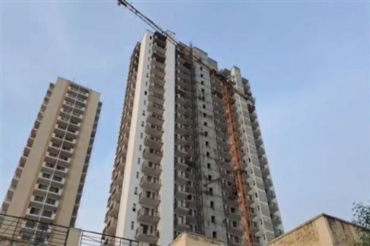 4 laborers killed one injured after slipping from 17th floor in gurugram