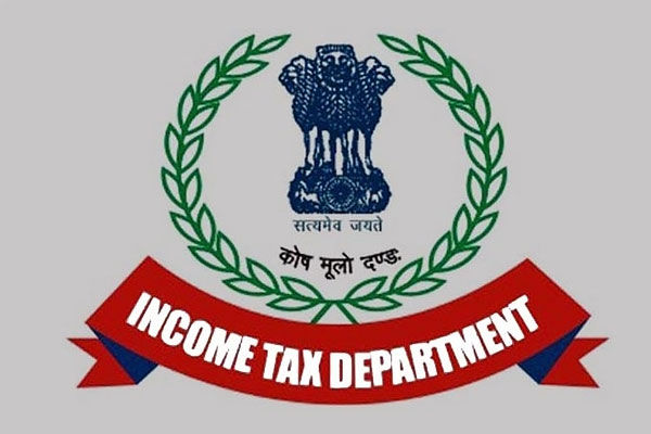 Income Tax Department raids on the locations of 6 real estate businessmen in Jhansi