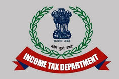 Income Tax Department raids on the locations of 6 real estate businessmen in Jhansi