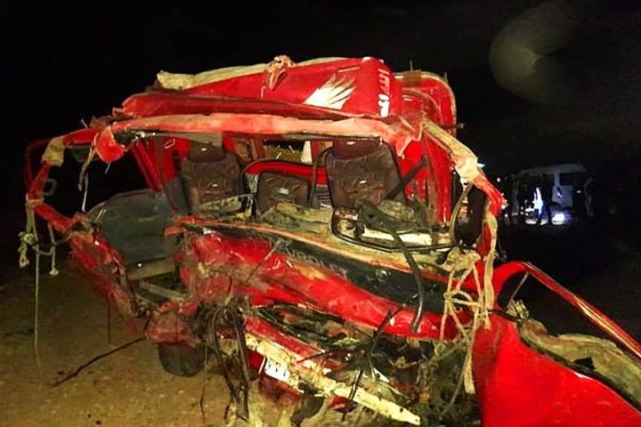17 killed, 4 injured in vehicle collision in southern Egypt