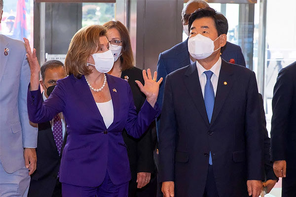 After Taiwan Pelosi meets political leaders in South Korea